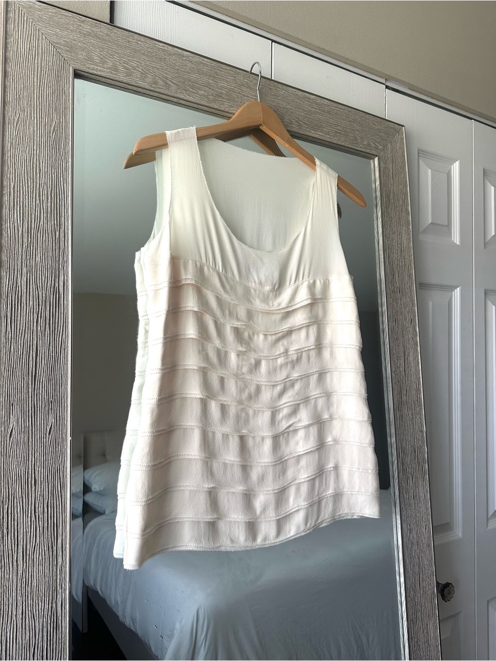 Tory Burch Ivory 100% Silk Chiffon Solid Scoop Neck Ruffle Tank Size 4 Small